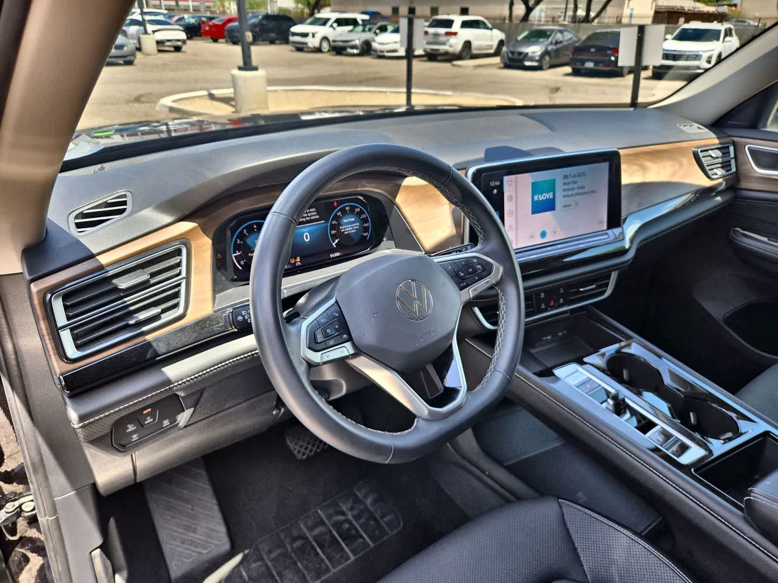 2024 Volkswagen Atlas 2.0T SE w/Technology