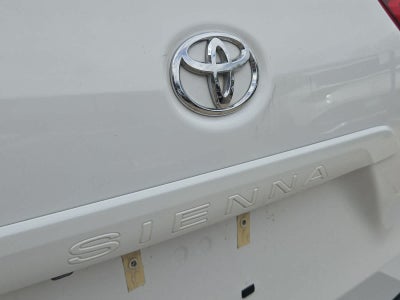 2018 Toyota Sienna LE