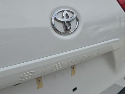 2018 Toyota Sienna LE