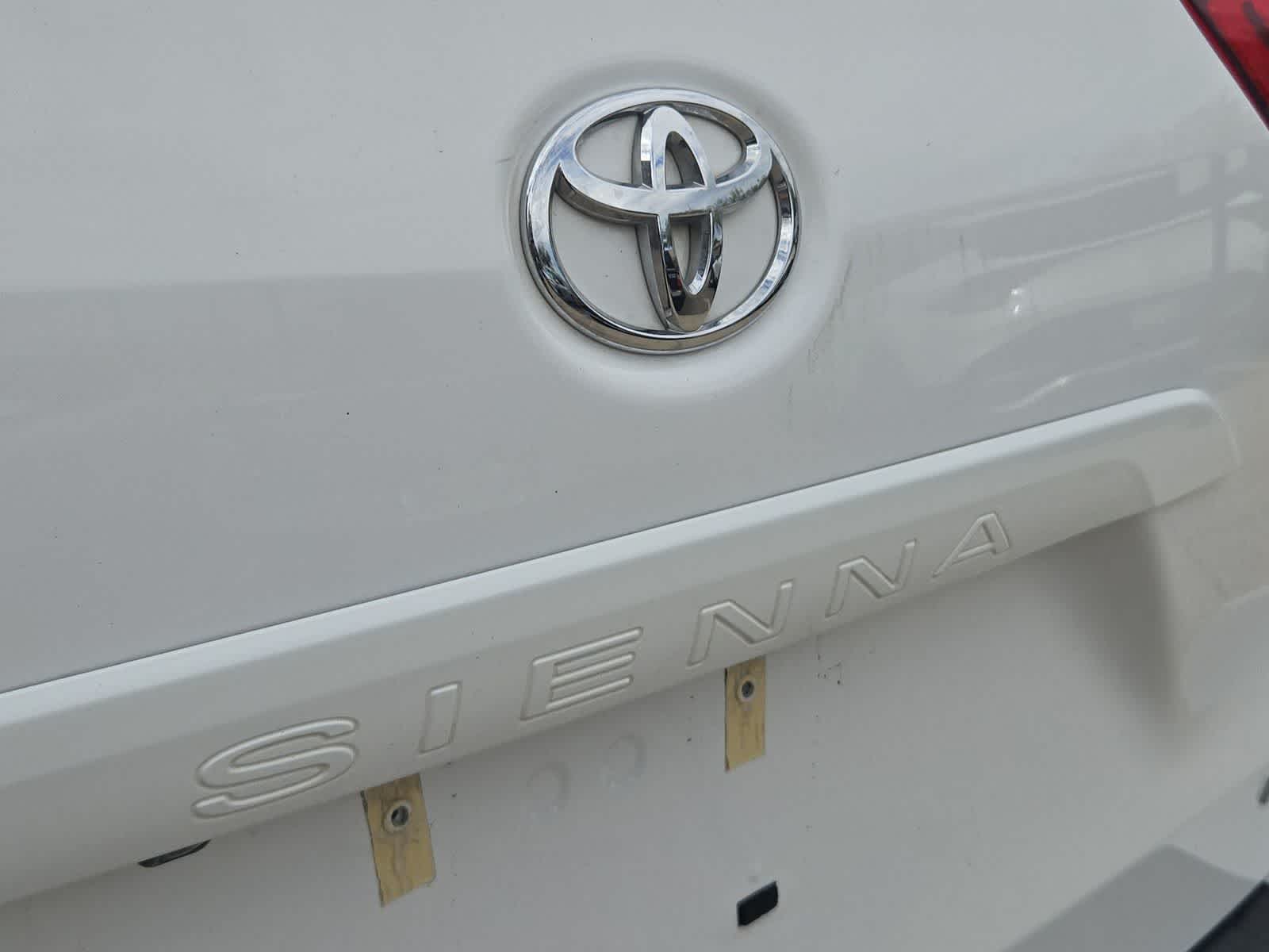 2018 Toyota Sienna LE