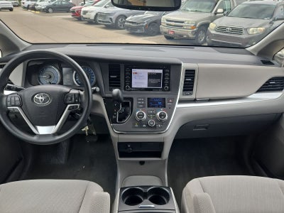 2018 Toyota Sienna LE