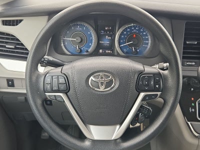 2018 Toyota Sienna LE