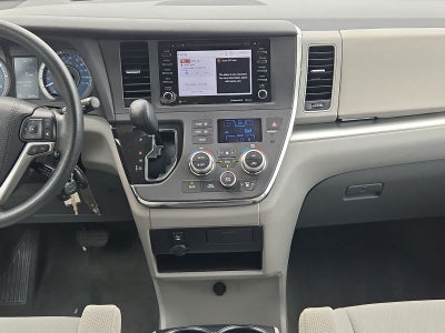 2018 Toyota Sienna LE