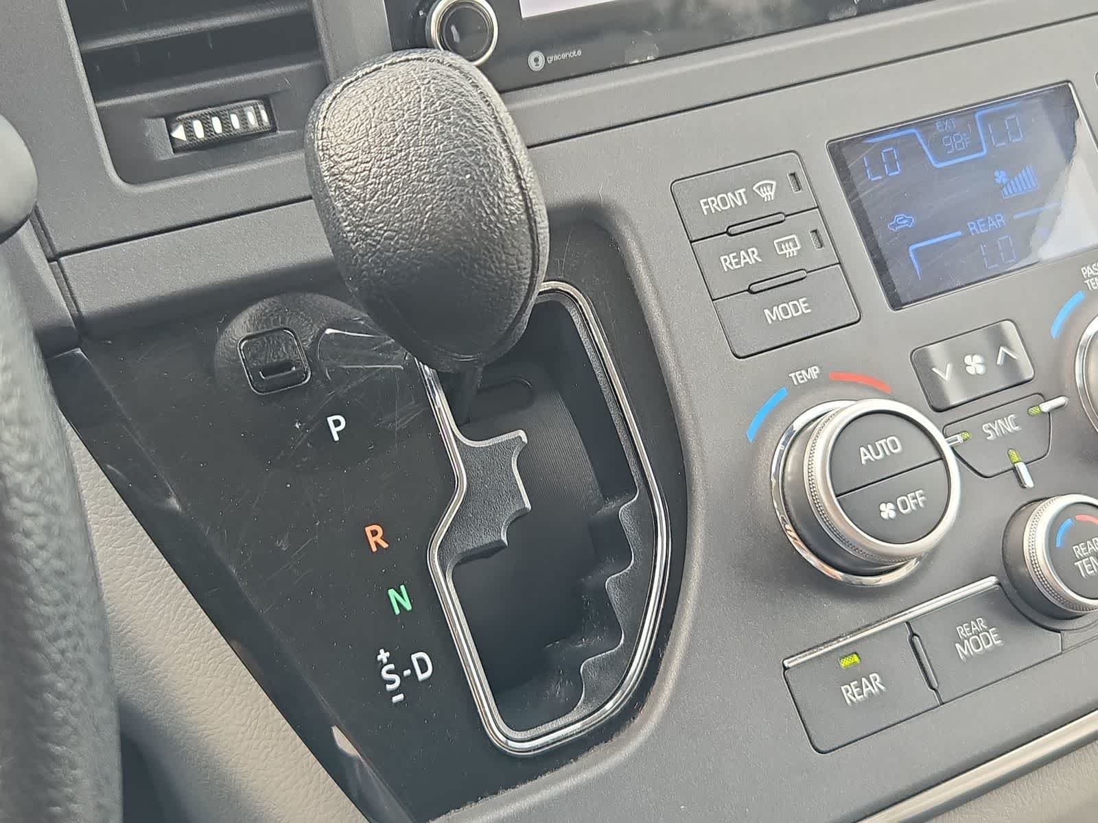 2018 Toyota Sienna LE