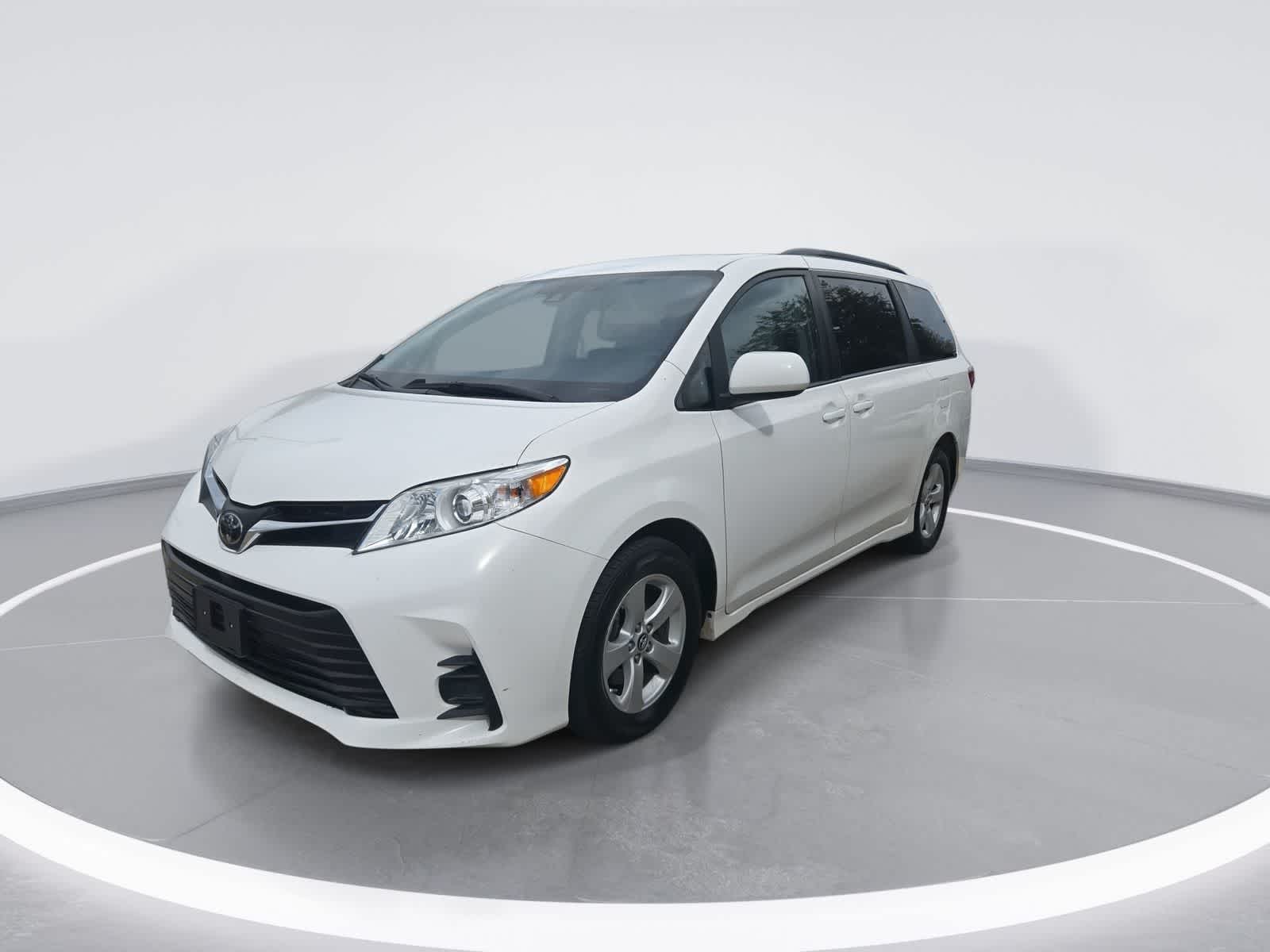 2018 Toyota Sienna LE