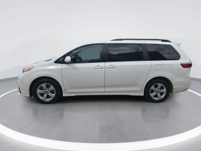 2018 Toyota Sienna LE