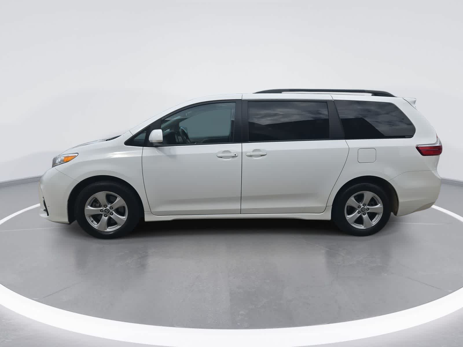 2018 Toyota Sienna LE