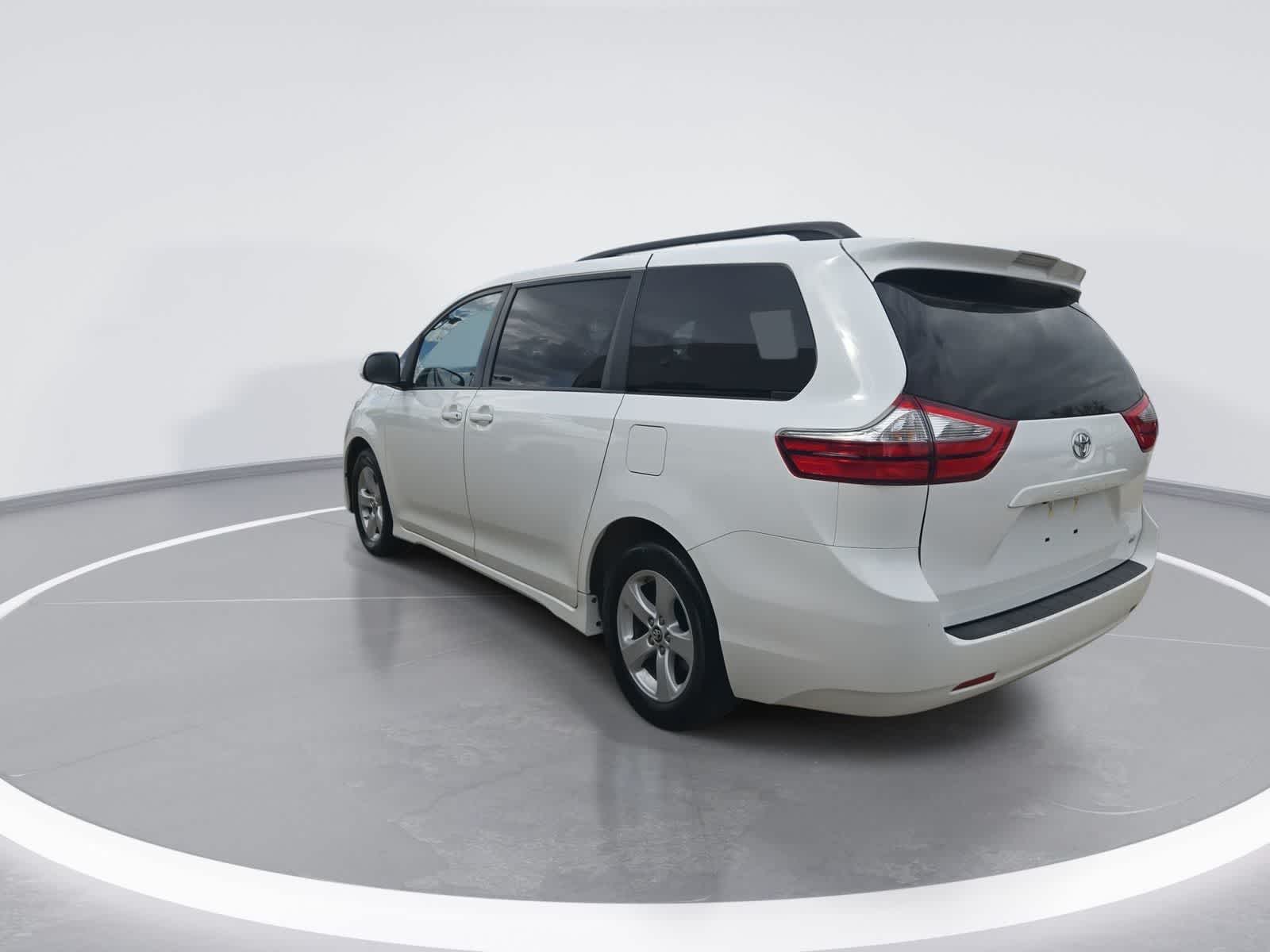2018 Toyota Sienna LE