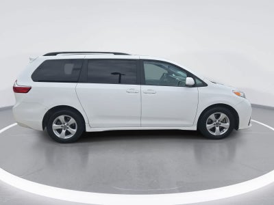 2018 Toyota Sienna LE