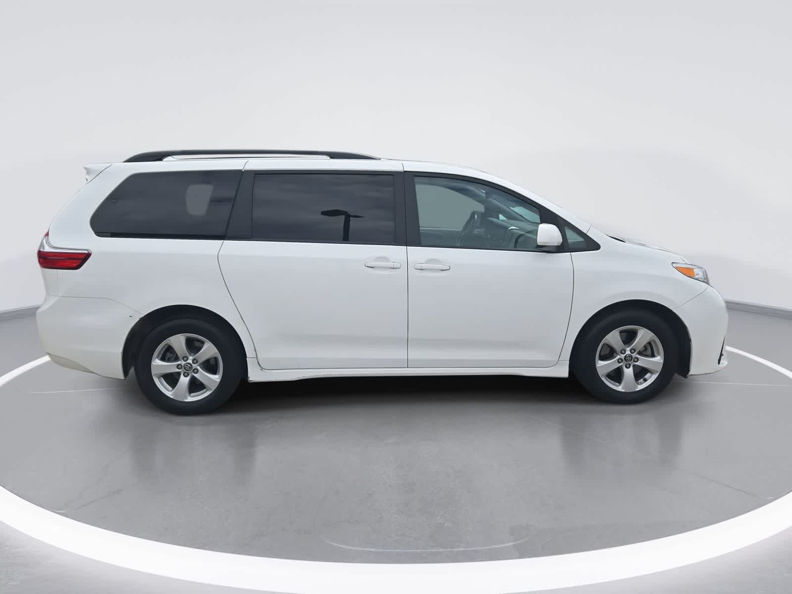 2018 Toyota Sienna LE