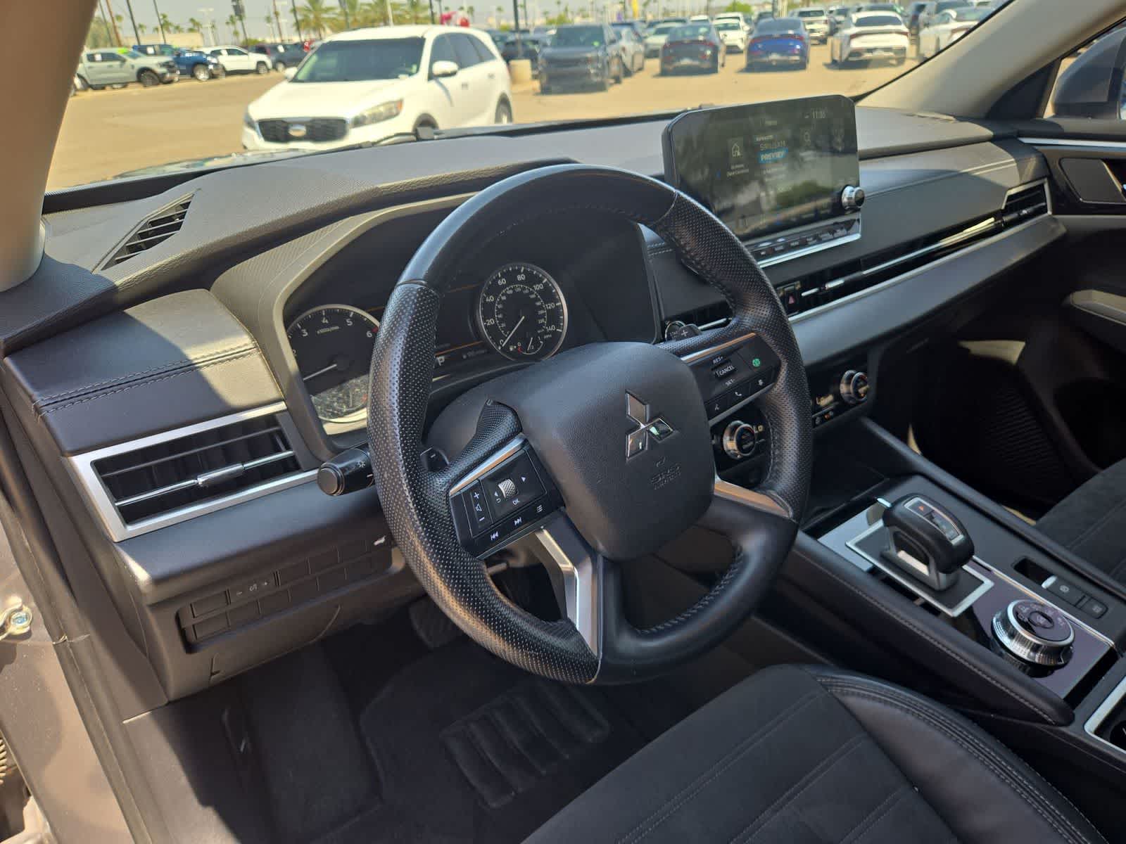 2022 Mitsubishi Outlander Base