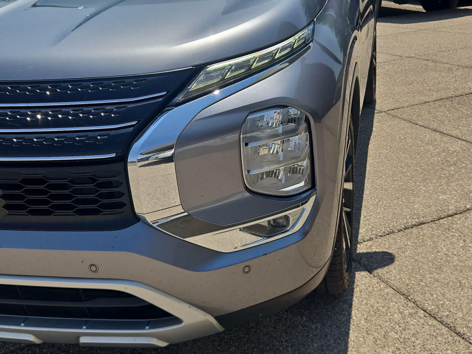 2022 Mitsubishi Outlander Base