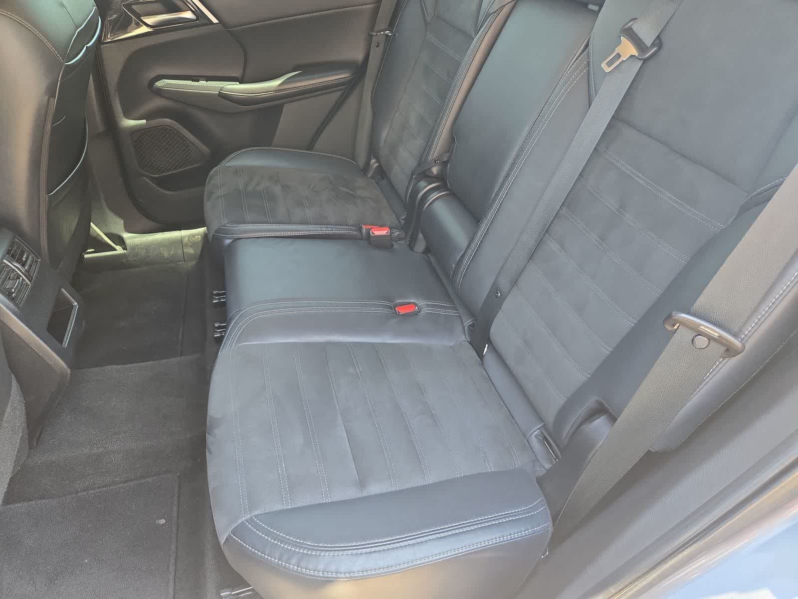 2022 Mitsubishi Outlander Base