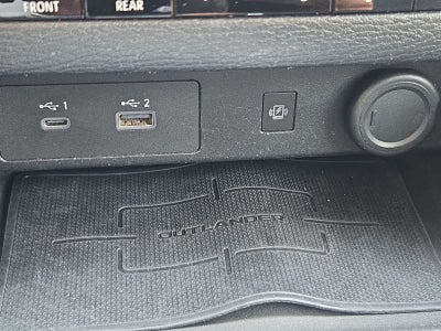 2022 Mitsubishi Outlander Base