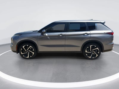 2022 Mitsubishi Outlander Base