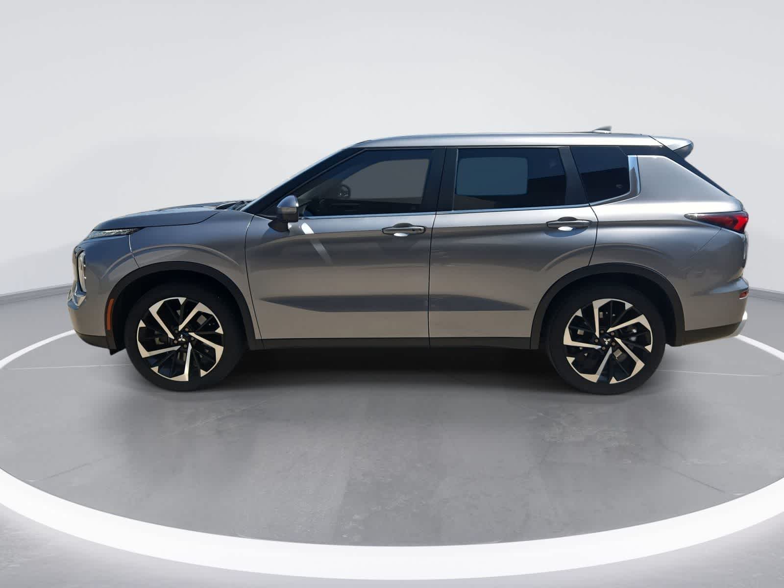 2022 Mitsubishi Outlander Base