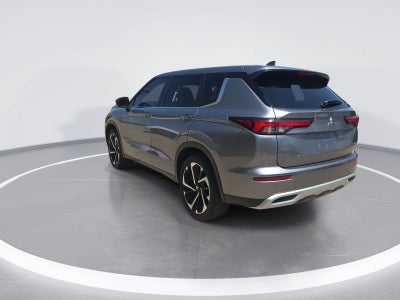2022 Mitsubishi Outlander Base