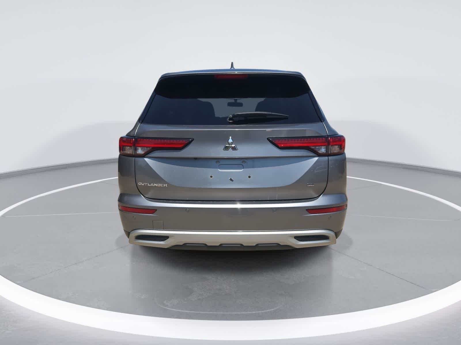 2022 Mitsubishi Outlander Base