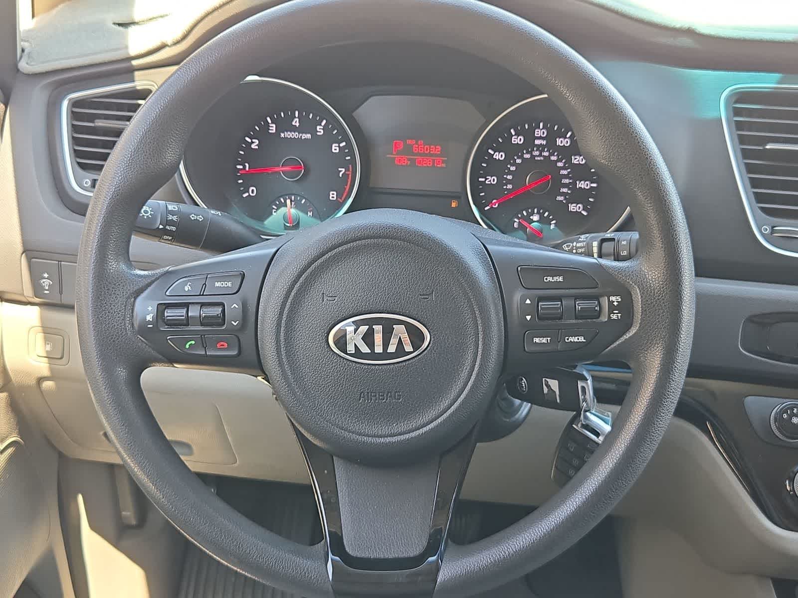 2015 Kia Sedona LX